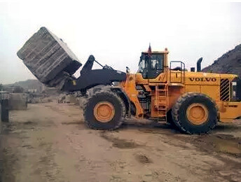 珠聯玉映 印度花崗巖礦場上的移動“工廠”